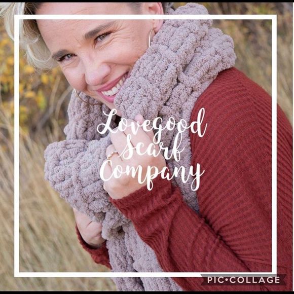 New! Handmade Oversized Knitted Bright Red Scarf - Picture 8 of 12